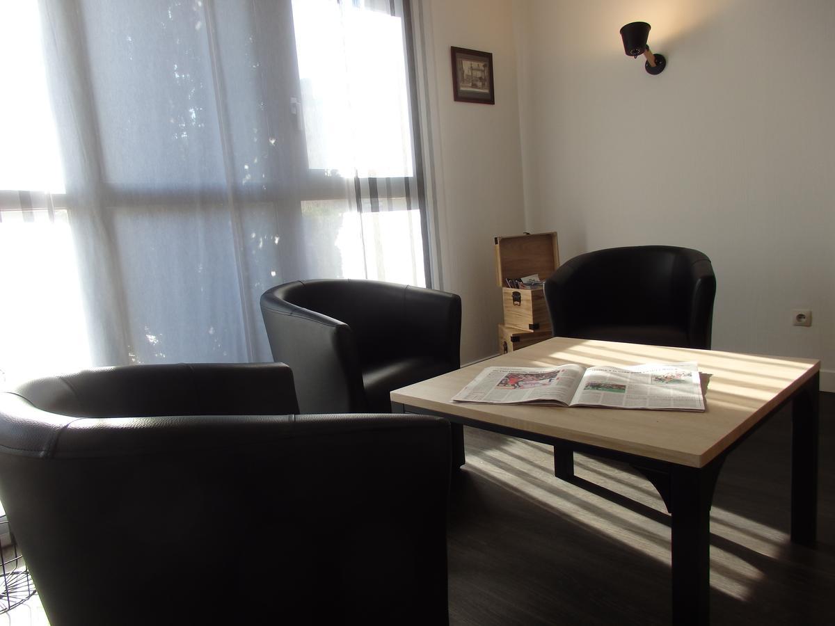 Hotel Castel Neuves-Maisons Extérieur photo
